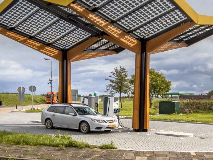 Solar Carports: Turning Parking Areas into Power Plants