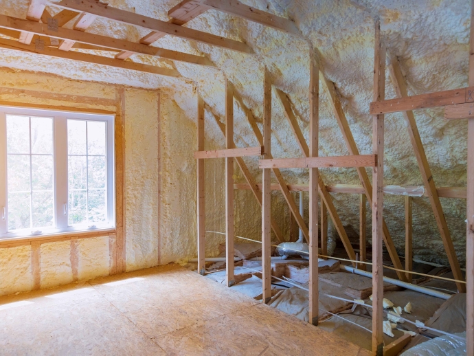 Battling High Energy Bills? Discover Which Insulation Type—Spray Foam, Fiberglass, or Cellulose—Can