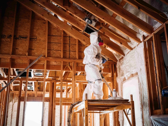 How to Combat DFW's Extreme Weather with Spray Foam, Fiberglass, and Cellulose