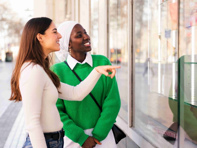 Retail Store Windows: Balancing Display Visibility with Energy Efficiency